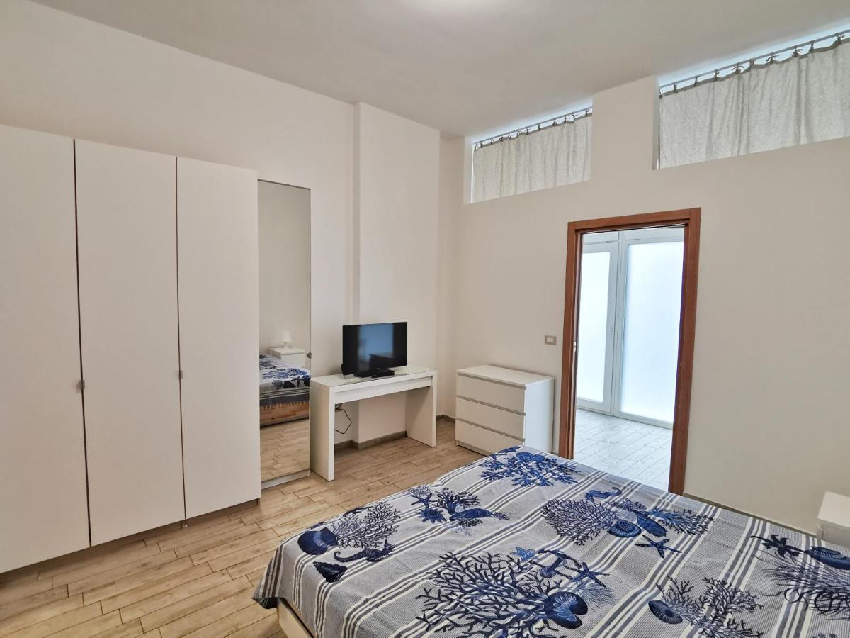 All' Ombra del Faro - Mini Apartments Taranto Esterno foto